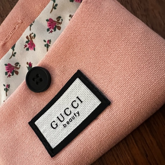 NEW Gucci Beauty Comb Flora with Pouch Pink GWP - Picture 3 of 6
